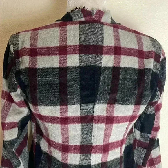 Cupcakes and Cashmere - 'Alta' Plaid Jacket - Picture 8 of 9